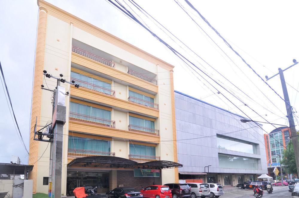 Hotel Maricaya Makassar Extérieur photo