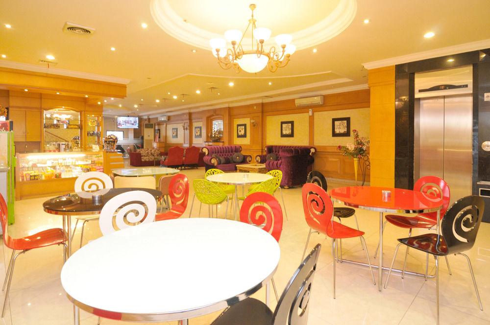 Hotel Maricaya Makassar Extérieur photo