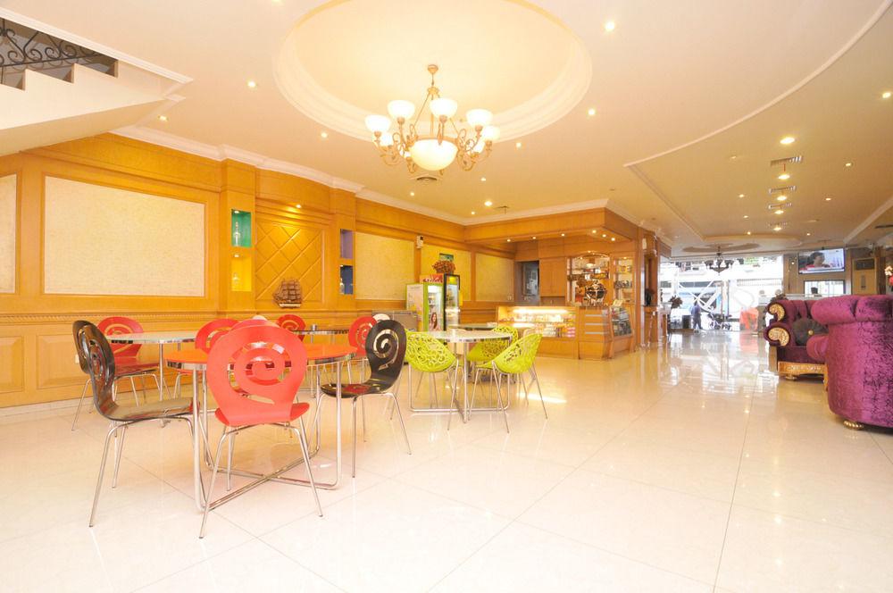 Hotel Maricaya Makassar Extérieur photo