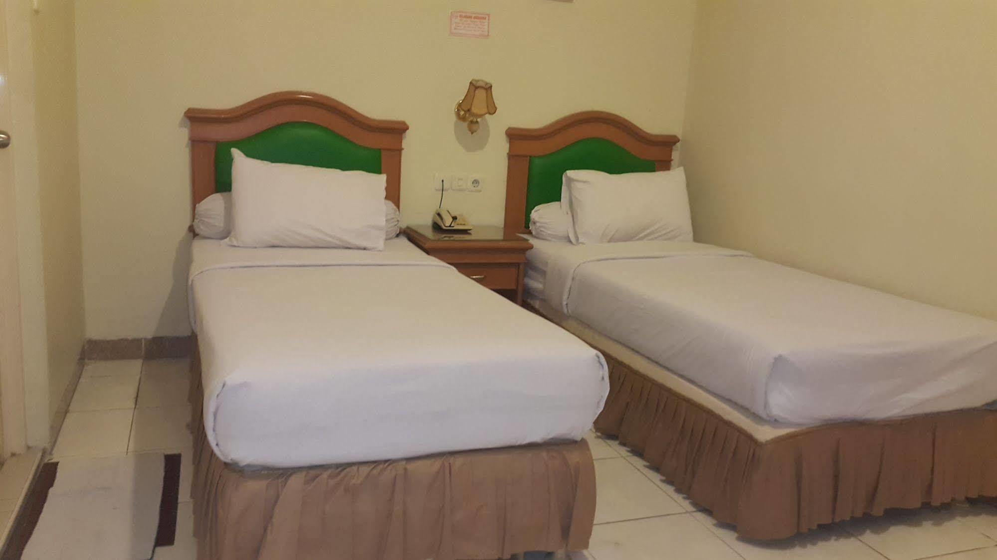 Hotel Maricaya Makassar Extérieur photo