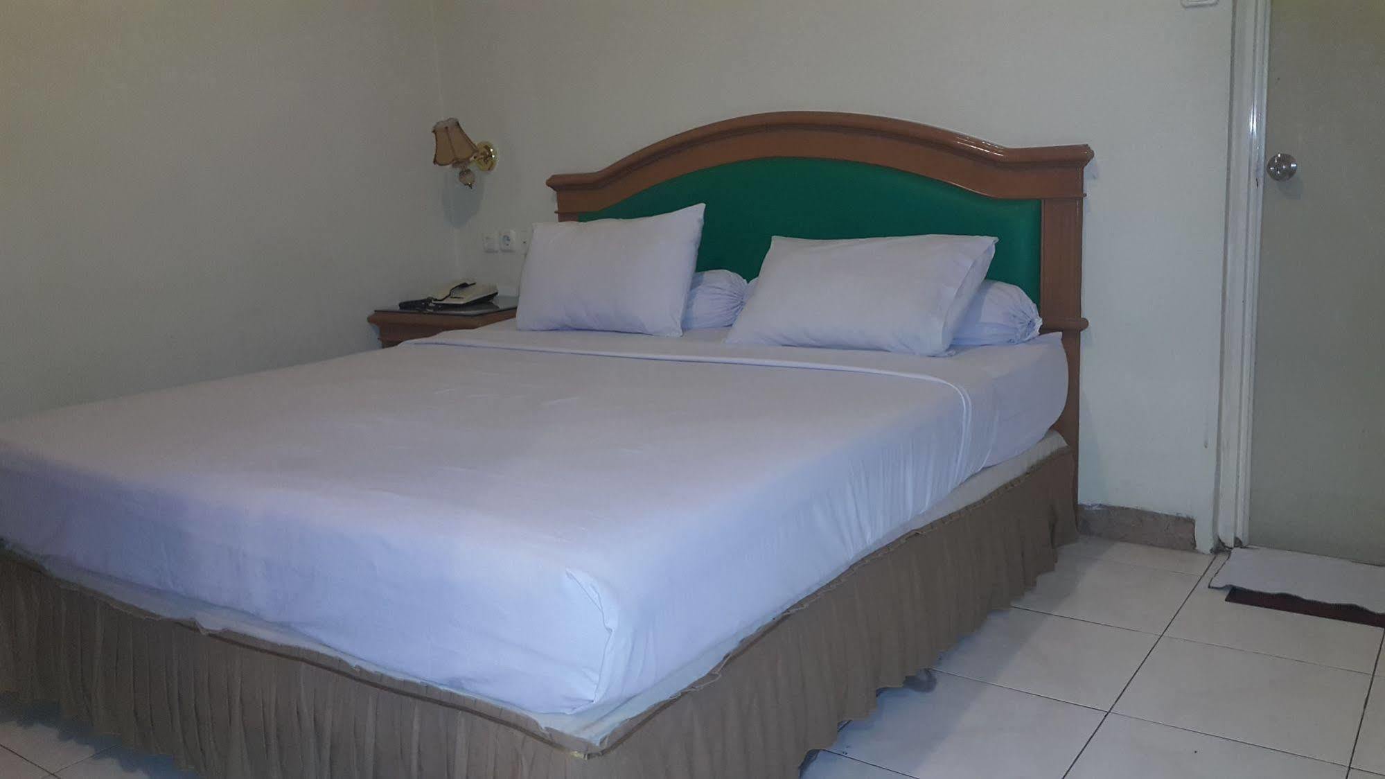 Hotel Maricaya Makassar Extérieur photo