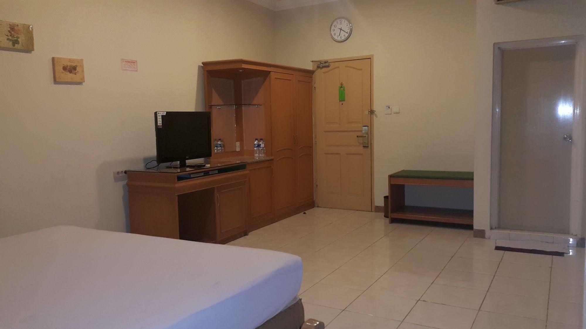 Hotel Maricaya Makassar Extérieur photo
