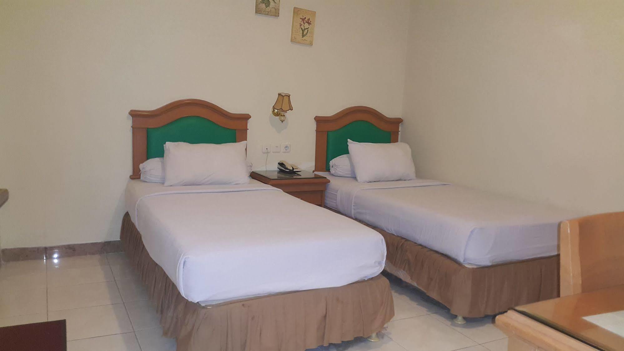 Hotel Maricaya Makassar Extérieur photo