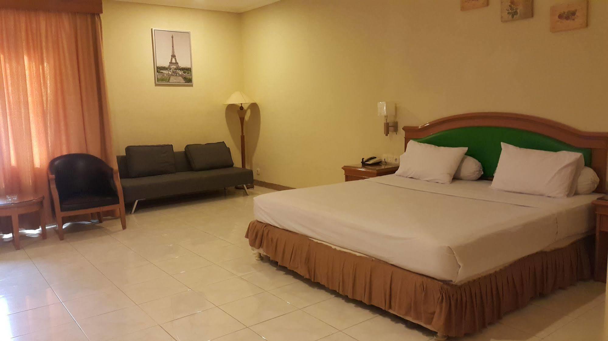 Hotel Maricaya Makassar Extérieur photo