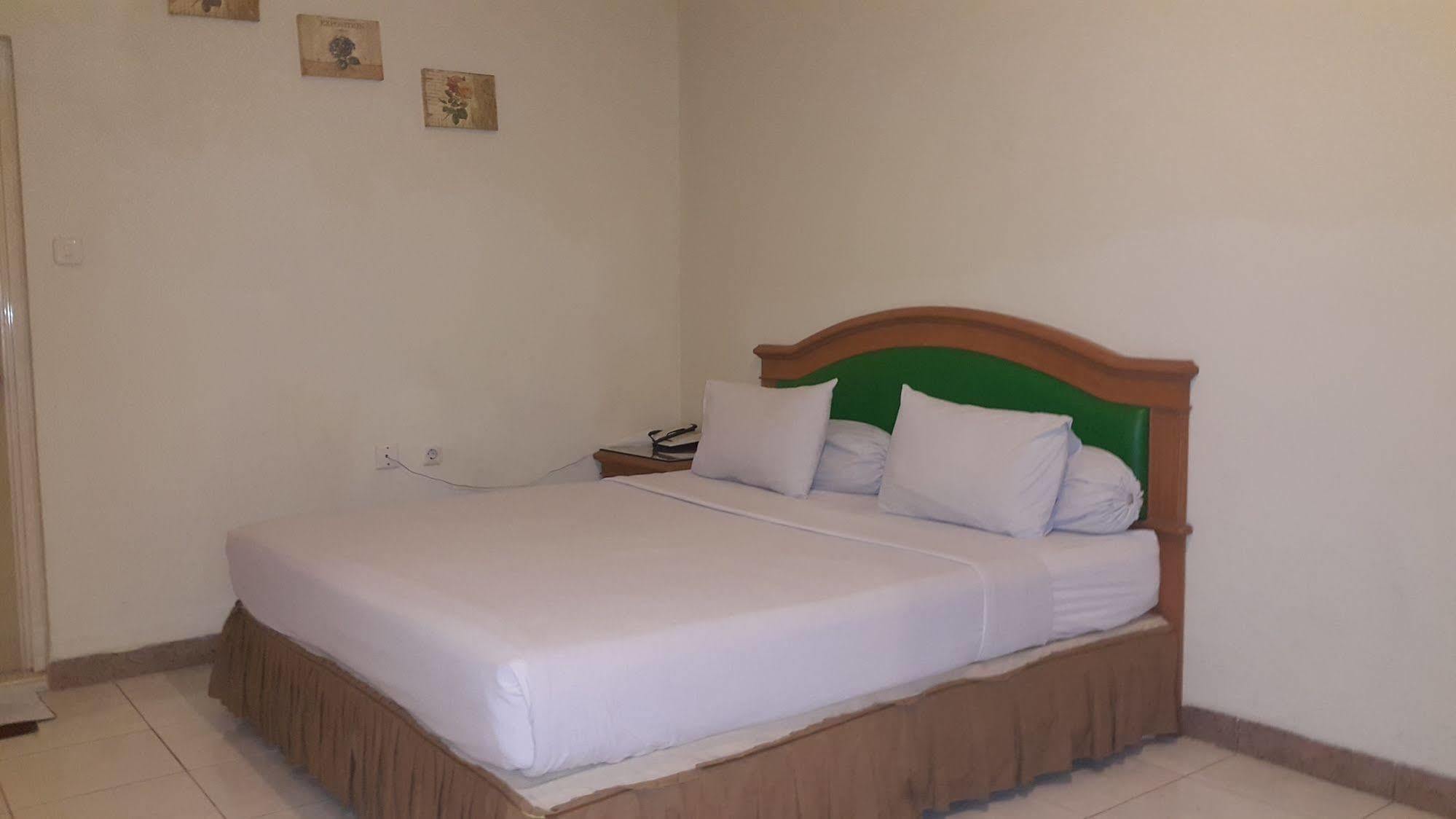 Hotel Maricaya Makassar Extérieur photo