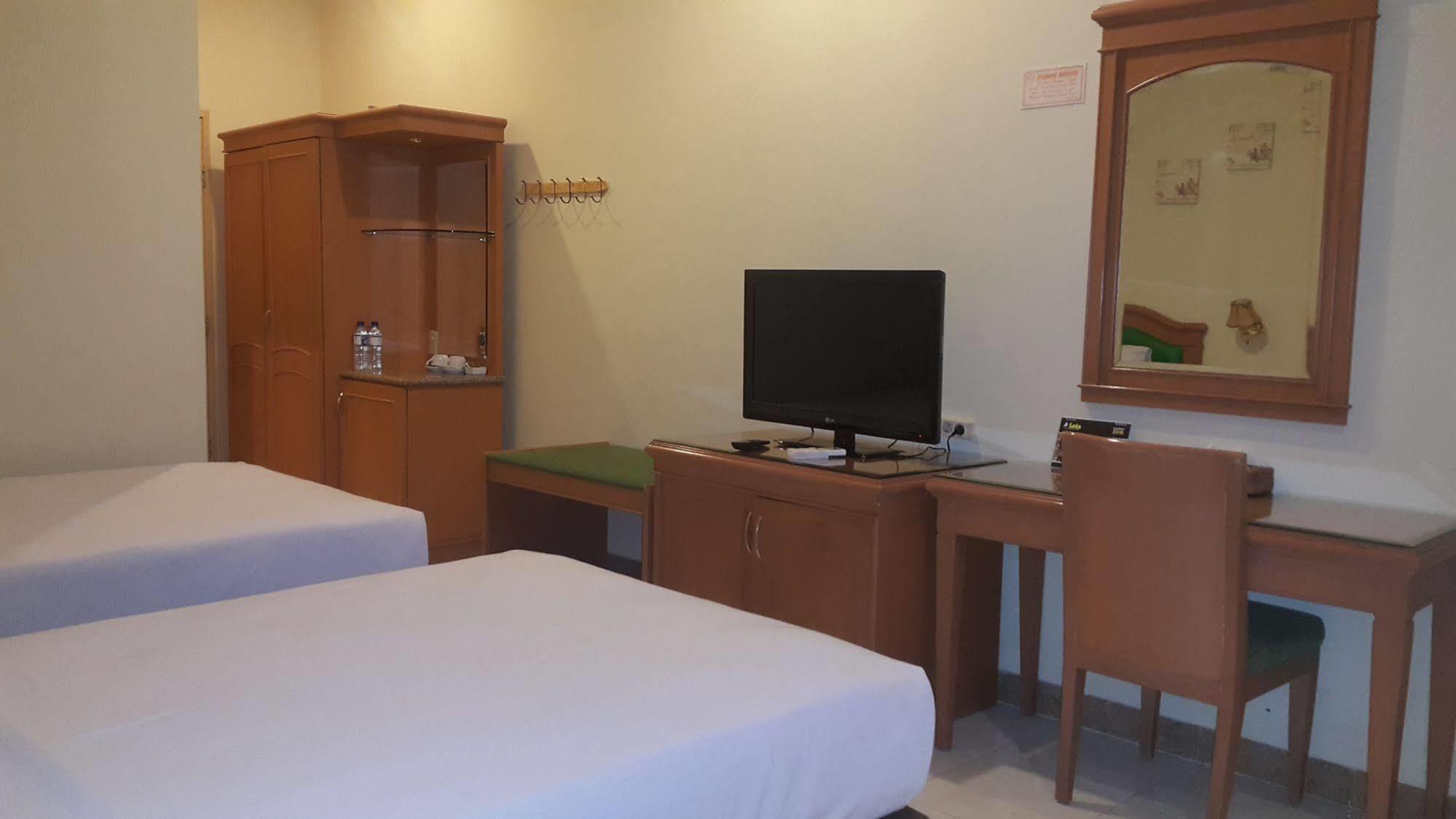 Hotel Maricaya Makassar Extérieur photo