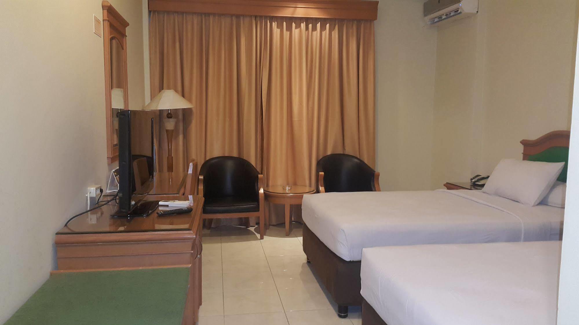 Hotel Maricaya Makassar Extérieur photo